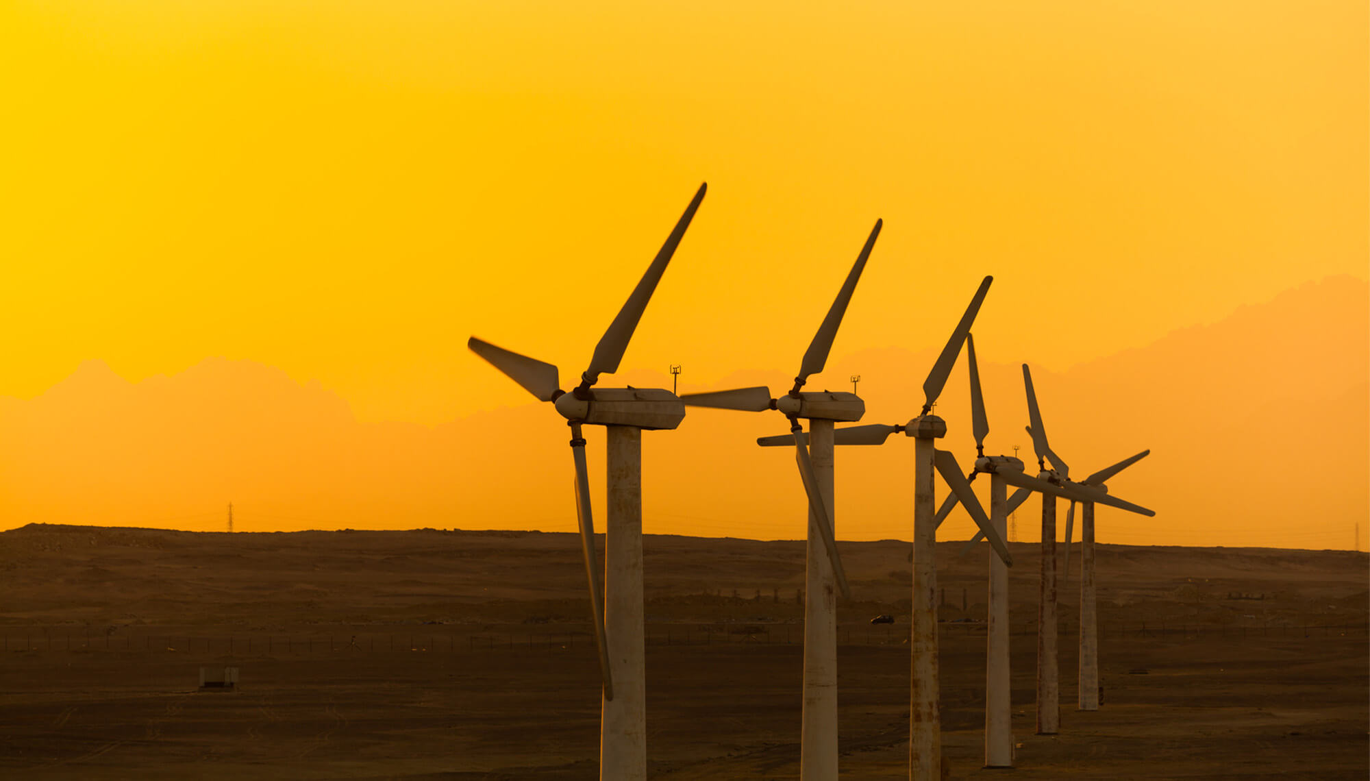 turbinas eólicas ao entardecer